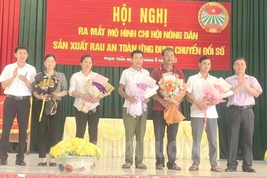 Ra mắt chi hội nông dân sản xuất rau an toàn ứng dụng chuyển đổi số đầu tiên 